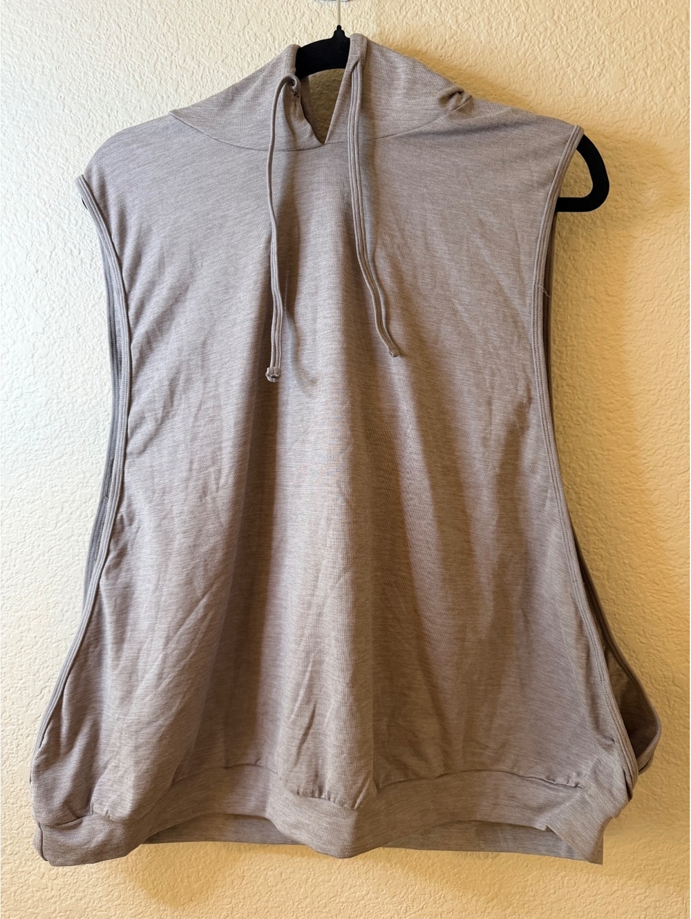 Halara XL Long Hood Drawstring Sleeveless Workout Tank Top in Mottled Grey Earth